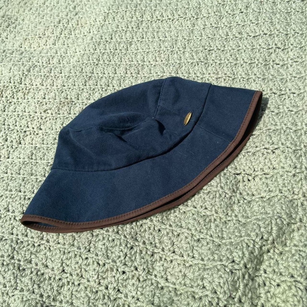 Y2k Liz Claiborne canvas navy blue bucket hat with brown trim cute stylish